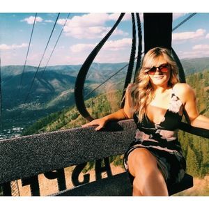 Meet your Posher, Roxanne